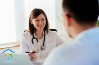 مزایای ویزیت پزشک متخصص و عمومی در منزل